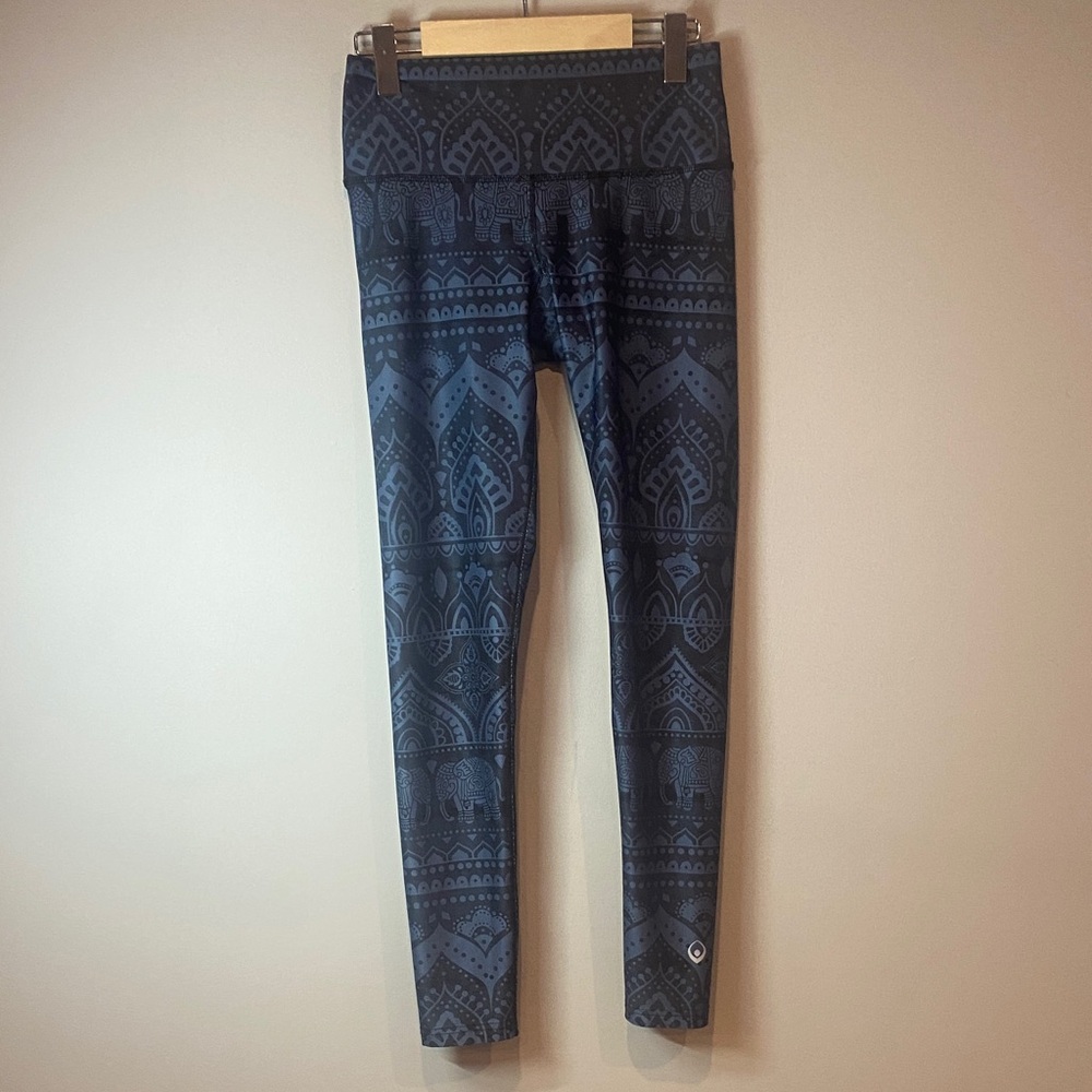 Inner Fire Leggings Size 6 – Geometric Yoga Pants Vancouver Brand